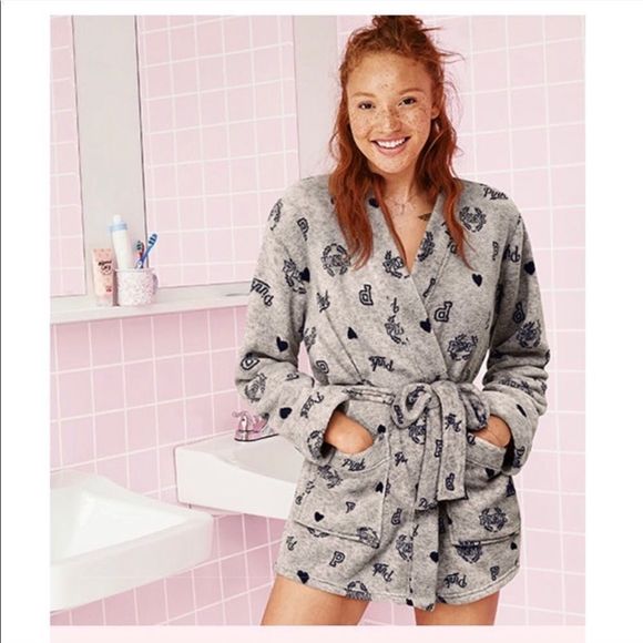 ▪️Victoria’s Secret PINK Logo Gray Teddy Robe M/L - Picture 3 of 6